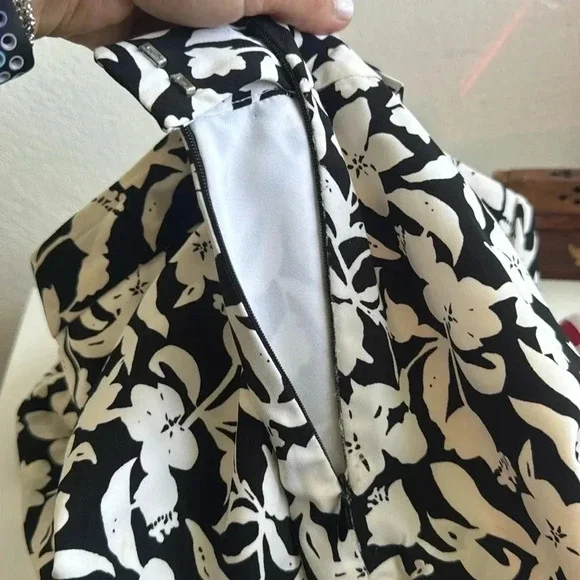 Tehama Black & White Floral Golf Skort - Size 10 - Picture 9 of 13